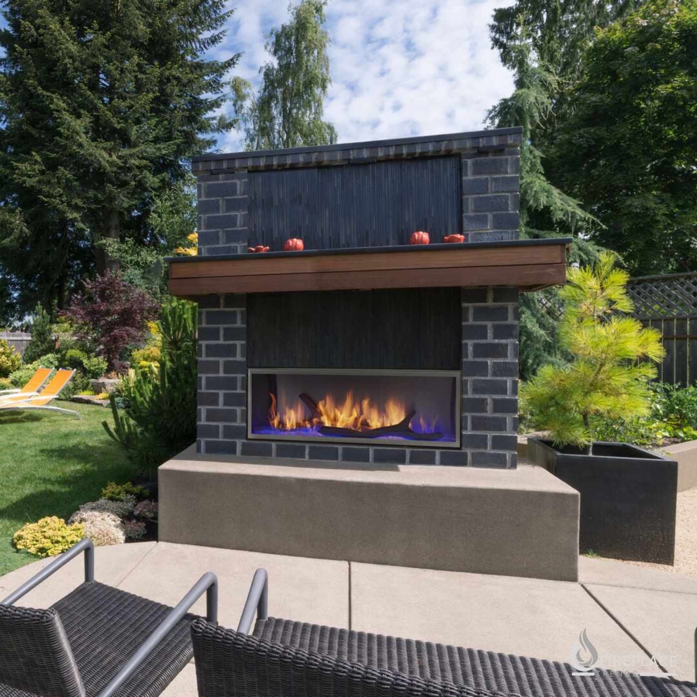 Majestic - Lanai 60 Outdoor Gas Linear Fireplace with IntelliFire Ignition Single-sided